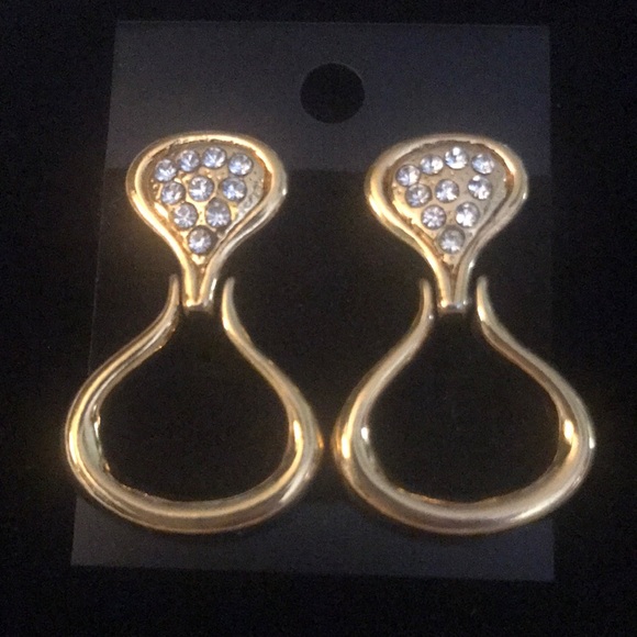 Jewelry - Gold tone earrings